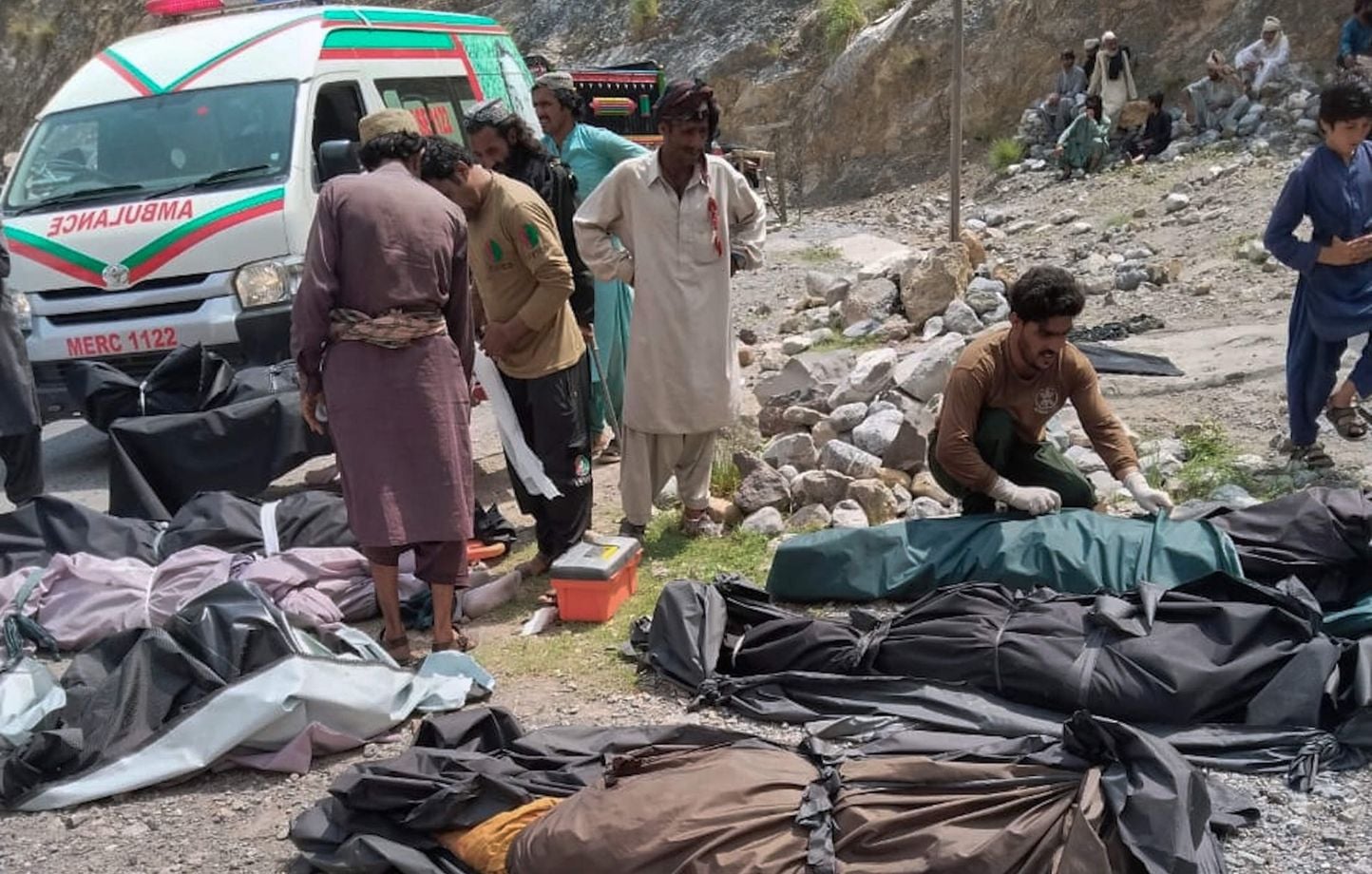 Pakistan : Un bus chute dans un ravin, au moins 40 morts