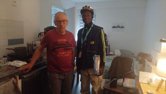 Paris : « Elle aurait pu mourir »… En tournée avec Lassana, le livreur protecteur des vulnérables