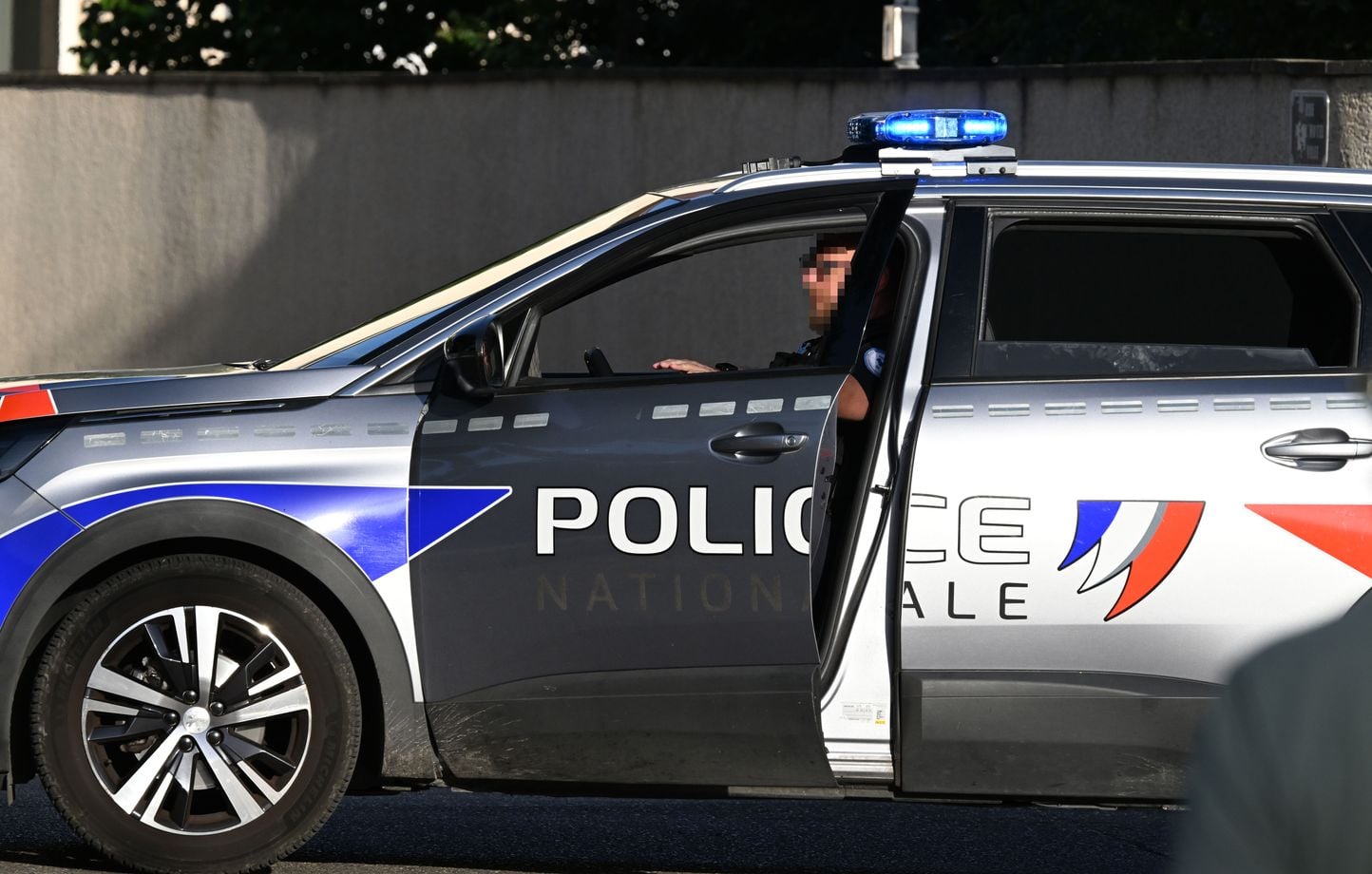 Paris : Une femme armée d’un couteau ne survit pas à des tirs policiers