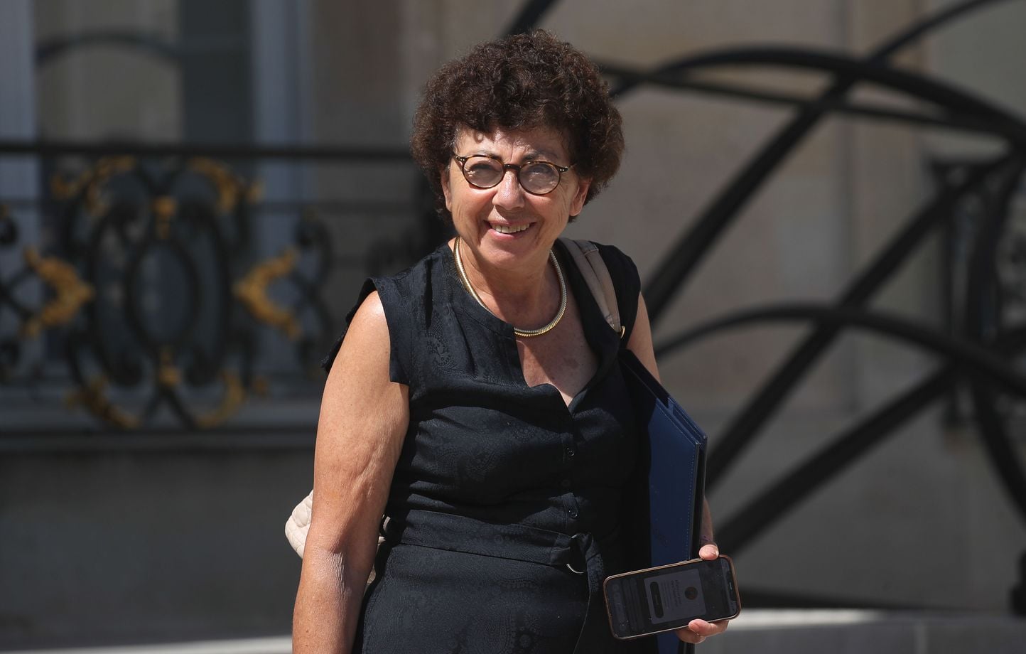 Pesticides : Monique Barbut, après sa démission, reste ministre.