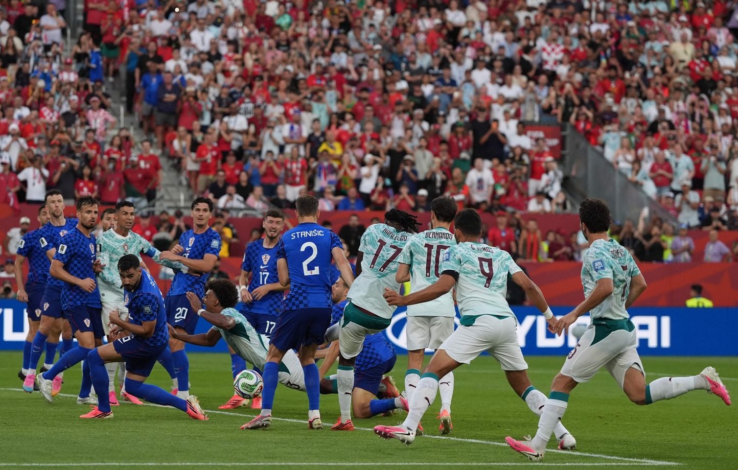 Portugal - Croatie : Détection d'un micro-contact au hors-jeu de Pasalic
