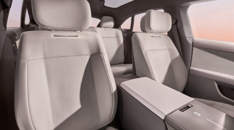 Range Rover présente son GT électrique, un intérieur qui suscite des réactions.
