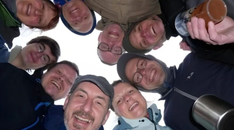 Recherche de familles d'accueil pour 10 adolescents internationaux.