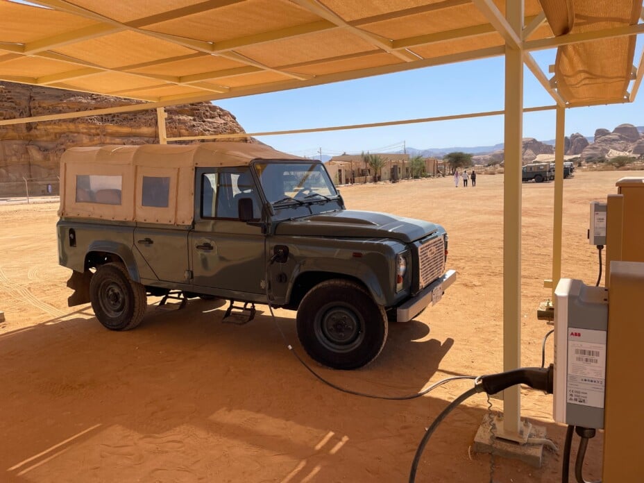 REV Mobilities en quête de financements pour électrifier un Land Rover Defender.