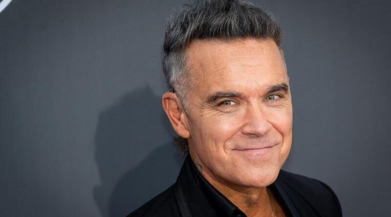 Robbie Williams réagit avec humour aux soupçons de cocaïne lors de la finale du Mondial 2026.