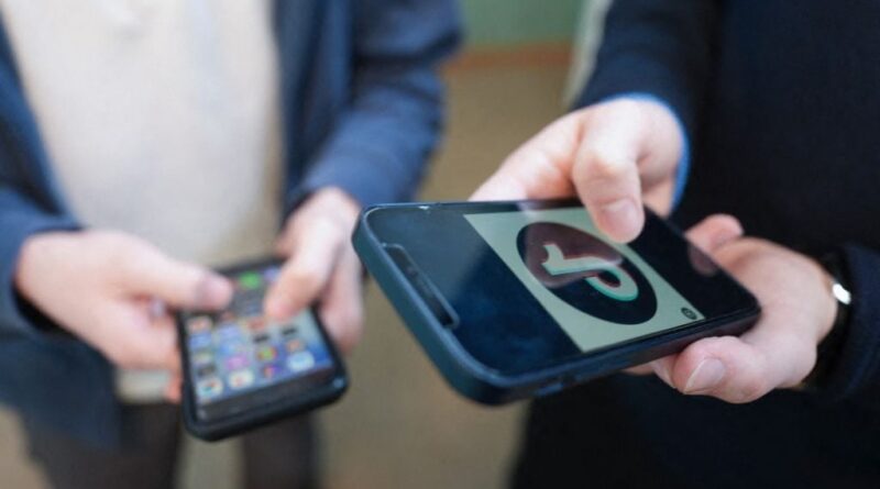 Royaume-Uni : couvre-feu pour adolescents sur les réseaux sociaux, qu'est-ce ?