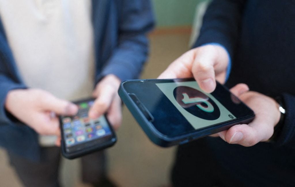 Royaume-Uni : couvre-feu pour adolescents sur les réseaux sociaux, qu'est-ce ?