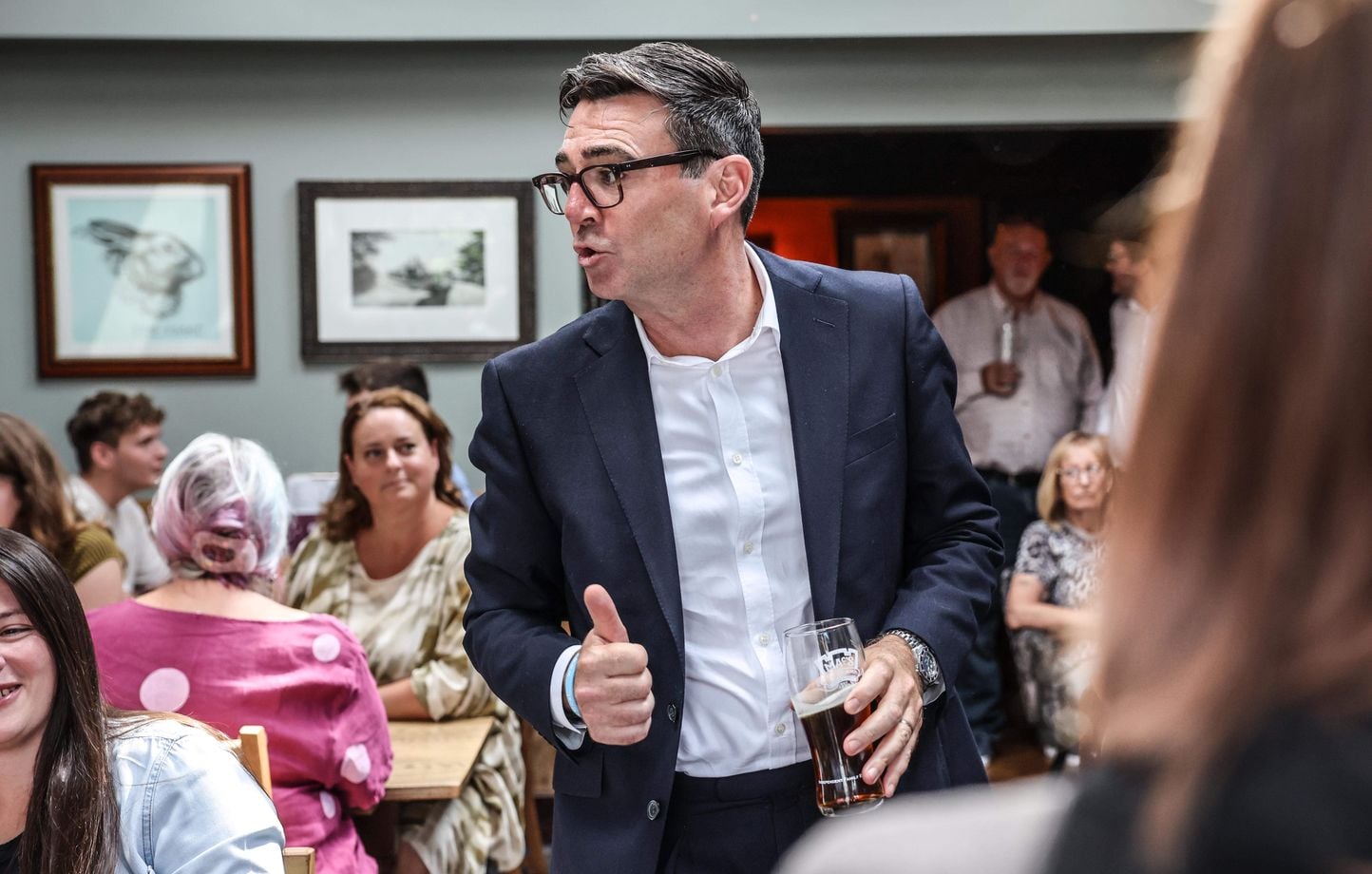 Royaume-Uni : Le Premier ministre annonce des aides pour les pubs.