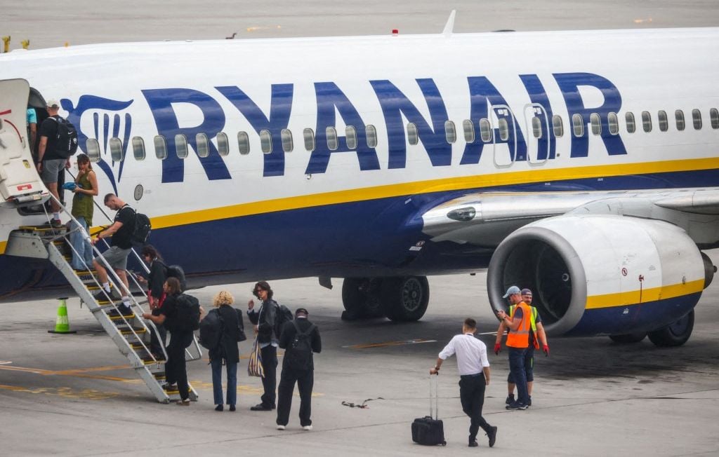 Ryanair identifie la cause du hublot arraché en vol en Grèce