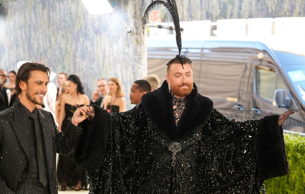 Sam Smith annonce son engagement avec Christian Cowan.