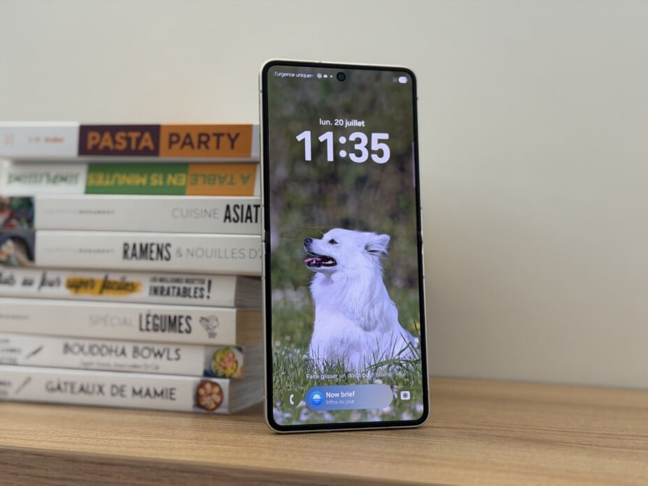Samsung lance trois smartphones pliants : Galaxy Z Fold 8, Z Fold 8 Ultra et Z Flip 8 en précommande.