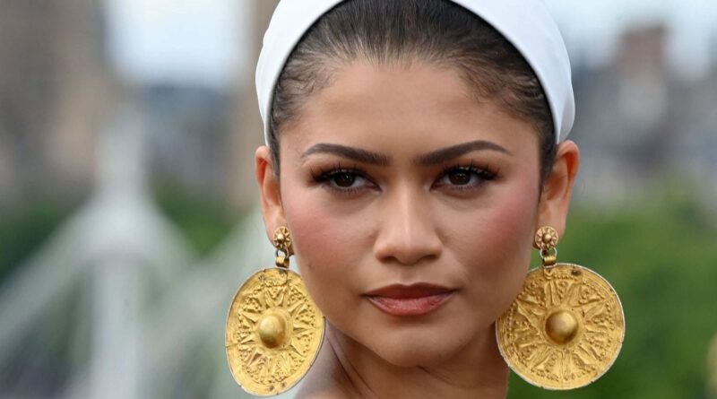 Scandale archéologique : les boucles d'oreilles de Zendaya en question.