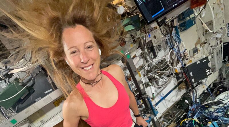 Sophie Adenot lance son « tour de l'ISS » à vélo depuis l'espace.