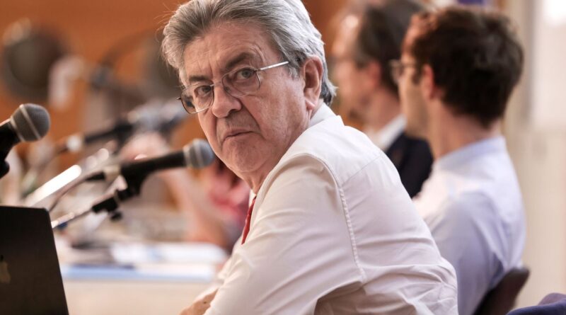 Tensions entre Mélenchon et Radio France sur l'indépendance des médias