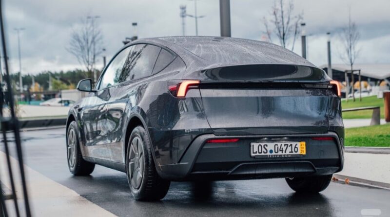 Tesla voit son bénéfice par voiture chuter à 2 140 $ suite à la perte des crédits carbone.