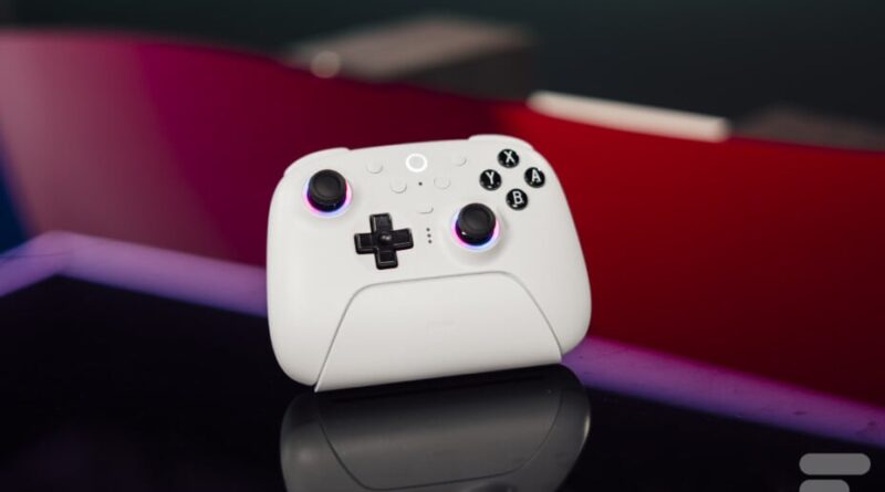 Test de la manette 8BitDo Ultimate 2 : excellente sur Switch 2, décevante sur PC.