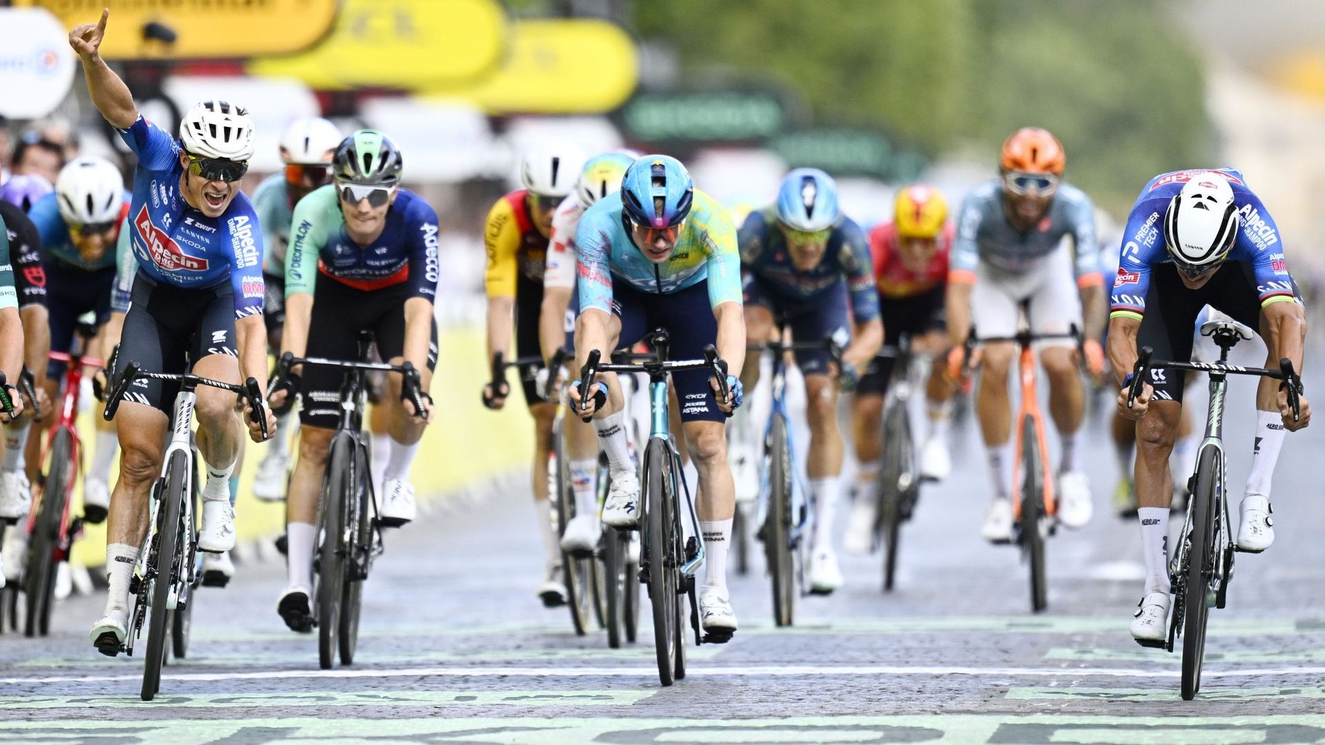 Tour de France 2026, 21e étape : van der Poel résiste, Pogacar remporte un 5e général