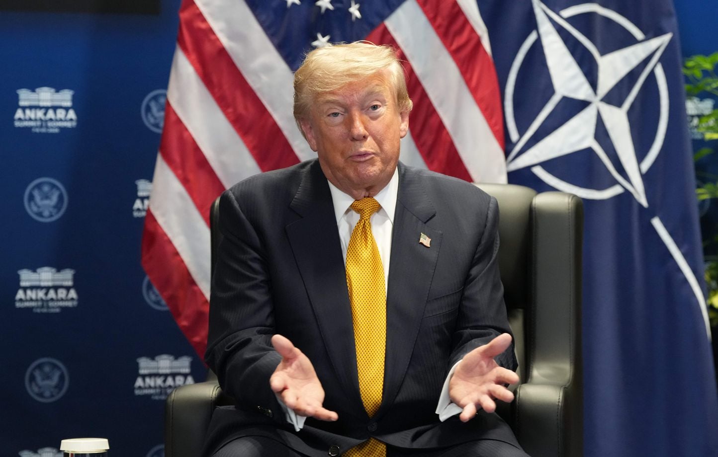 Trump annonce la fin des échanges commerciaux avec l'Espagne, qui ne « reste pas » calme.
