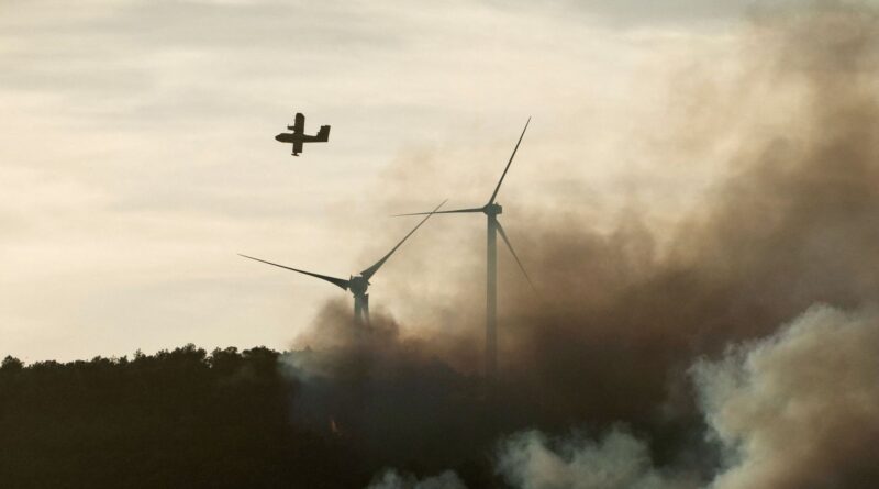Un vaste incendie de l'Hérault touche le sud de la France.