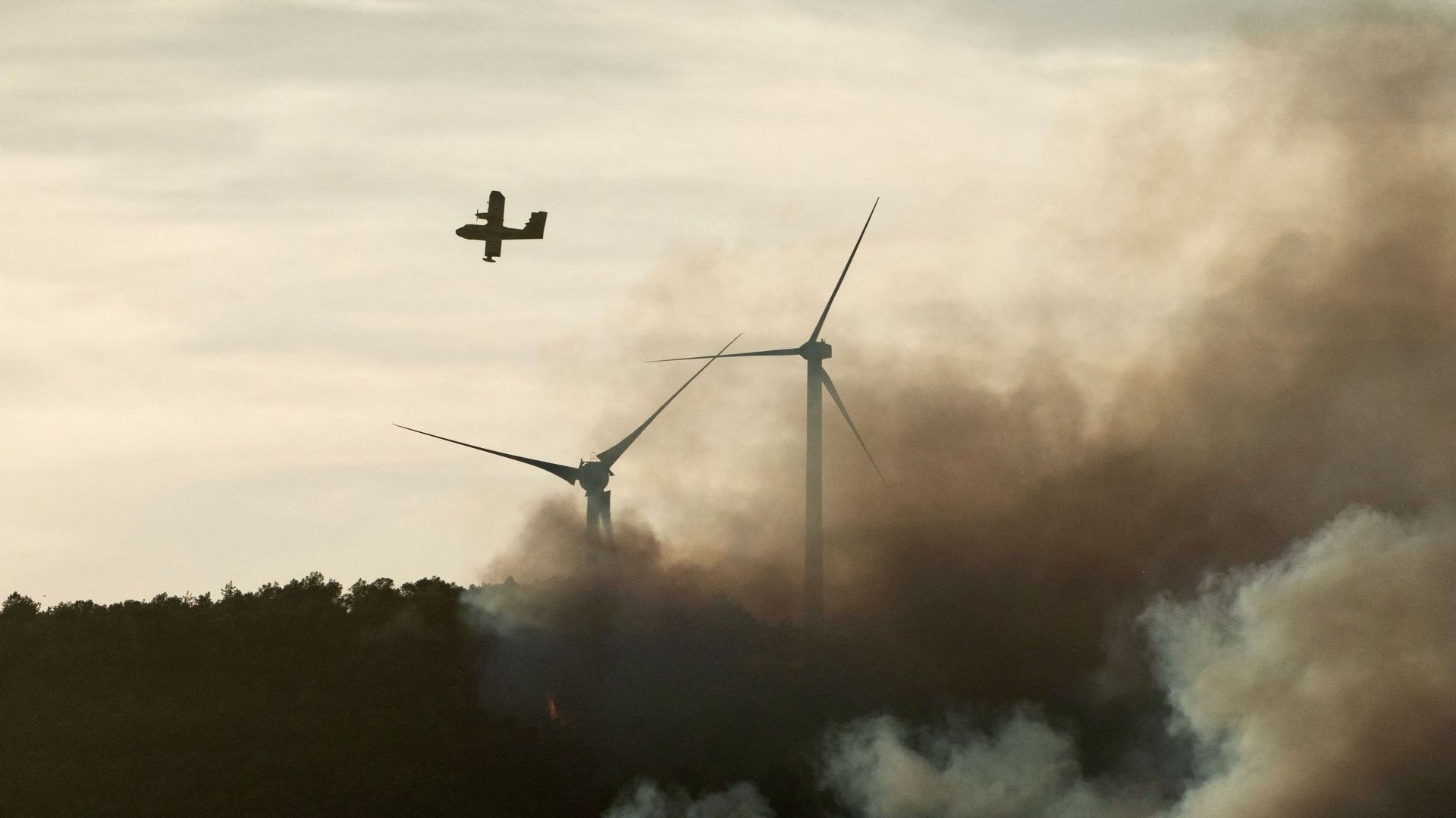 Un vaste incendie de l'Hérault touche le sud de la France.