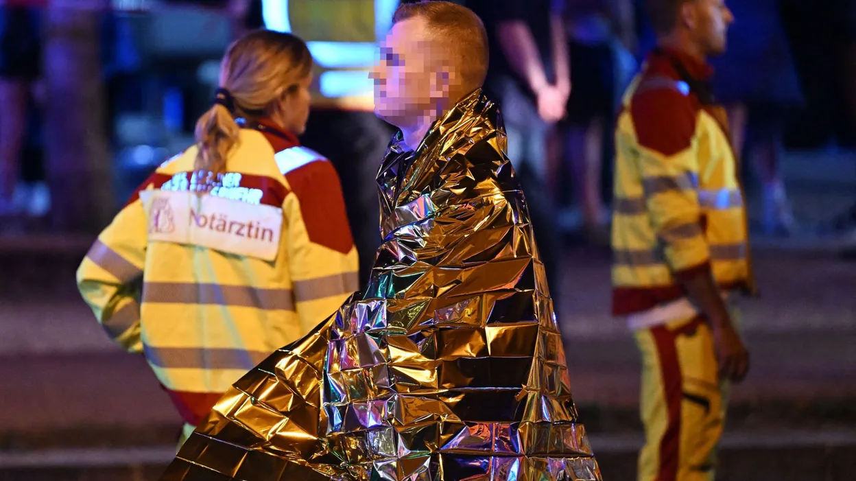 Un véhicule fonce sur la foule à la Pride de Berlin : un mort, une quinzaine de blessés, auteurs en fuite.