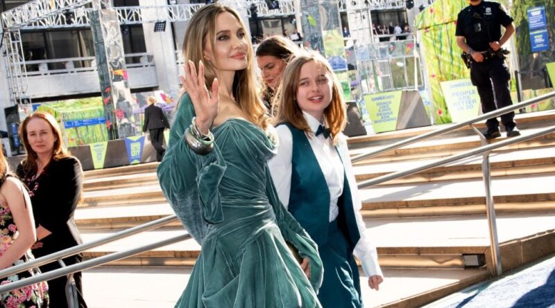 Vivienne Jolie-Pitt demande le retrait de « Pitt » de son nom.
