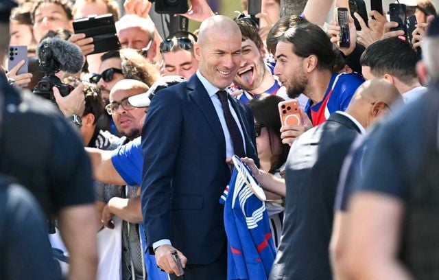 Zinédine Zidane, nouveau coach de l’Equipe de France : une carrière de légende en images