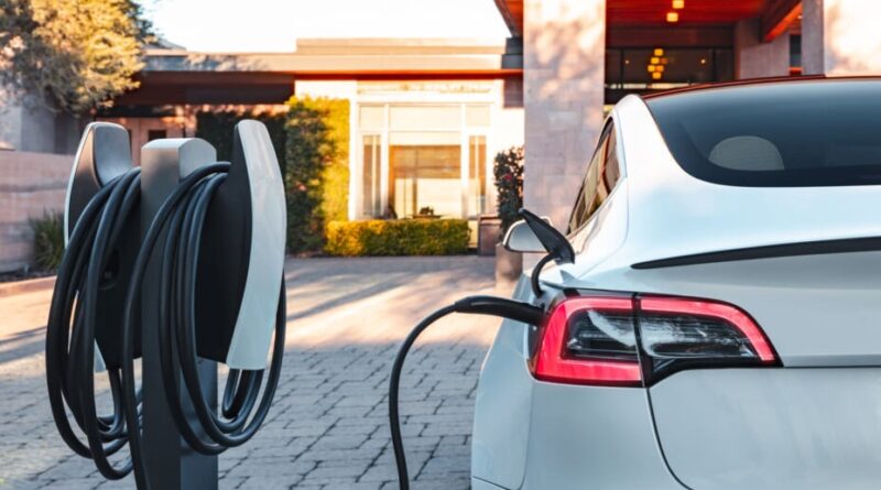 344 étapes et 1 750 $ : le guide de Tesla pour la charge bidirectionnelle sur anciens Model Y