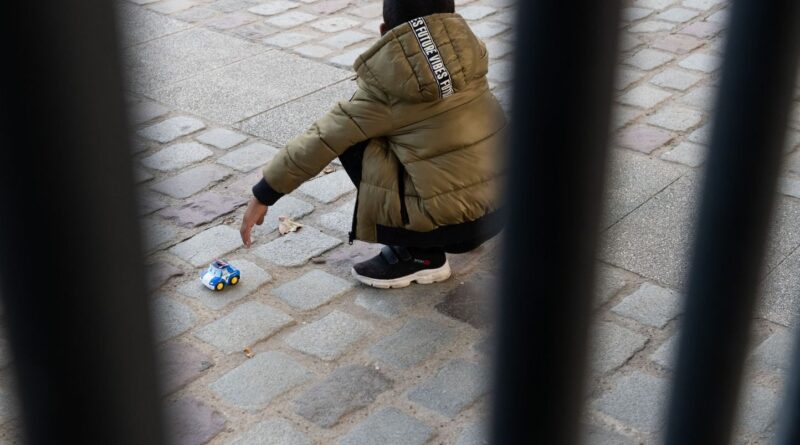 58 migrants découverts dans un poids lourd à Paris, 18e arrondissement