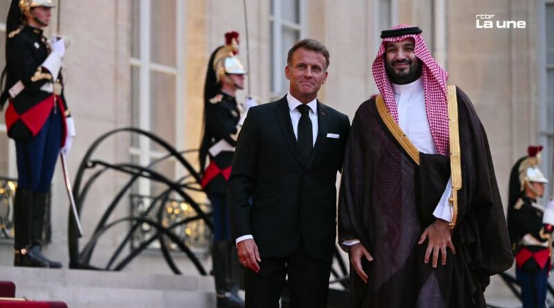 6 milliards d’euros et trois parcs d’attractions : Macron, "MBS" et les relations France-Arabie saoudite.