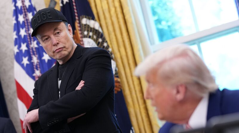 646 milliards disparus en six semaines, la fortune d'Elon Musk presque réduite de moitié.