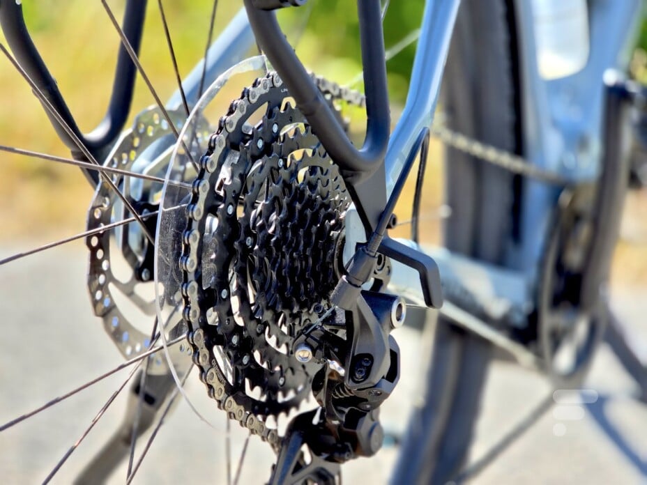 À vélo en Champagne avec le gravel électrique Moustache, mon destrier idéal.