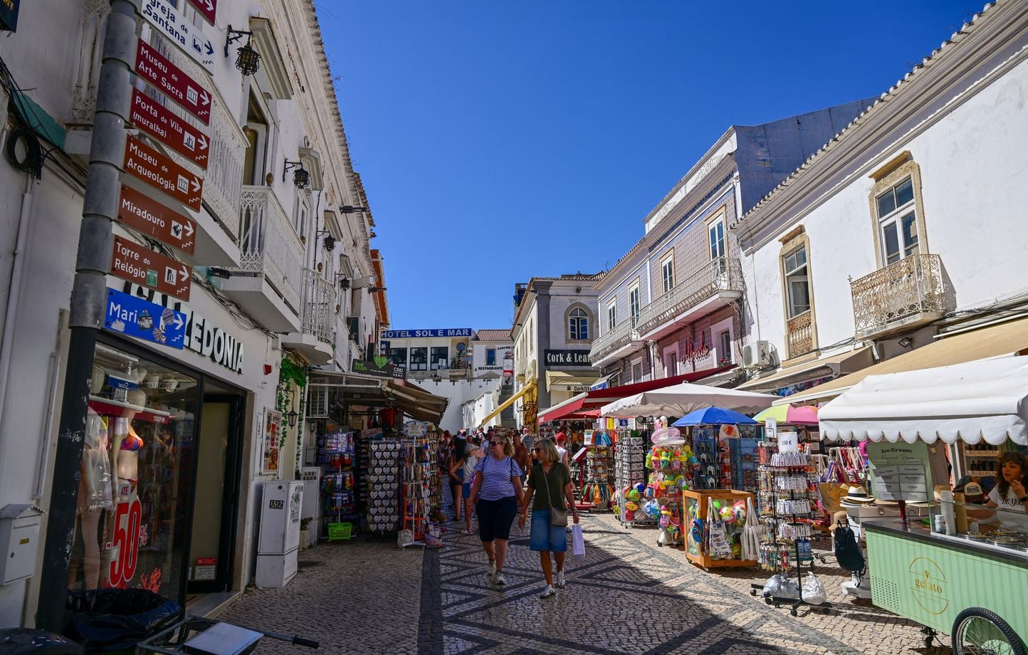 Albufeira : 12 blessés après qu'un chauffard ivre ait percuté des piétons