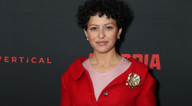 Alia Shawkat répond enfin aux rumeurs de romance avec Brad Pitt