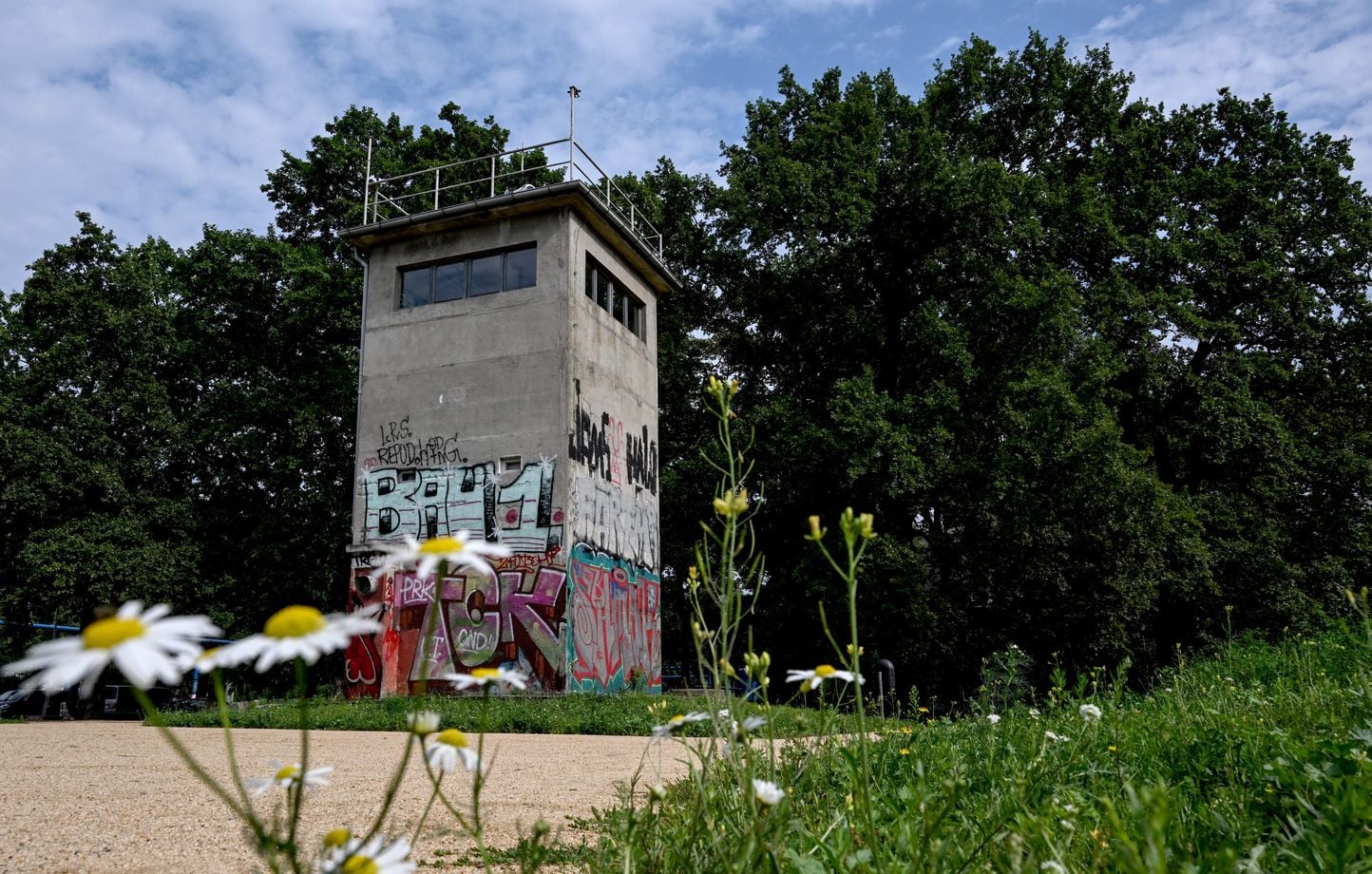 Allemagne : Les services secrets russes auraient caché des armes à feu en Brandebourg ?