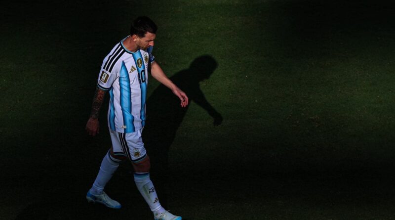 Argentine : Hommage au père de Lionel Messi avec minute de silence et brassards noirs
