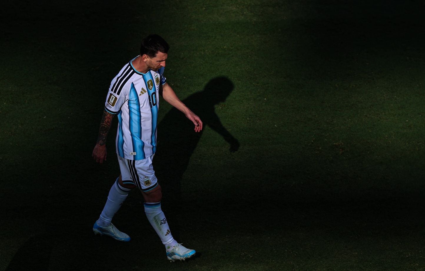 Argentine : Hommage au père de Lionel Messi avec minute de silence et brassards noirs