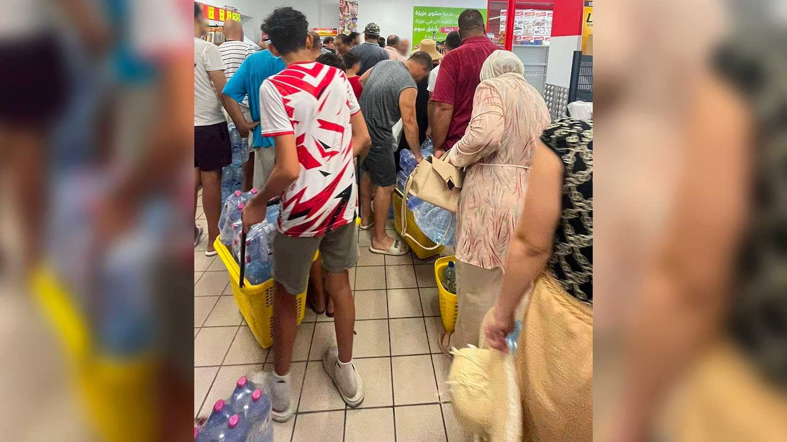 Arrêt sur image : les Tunisiens ne courent pas derrière les bouteilles d’eau