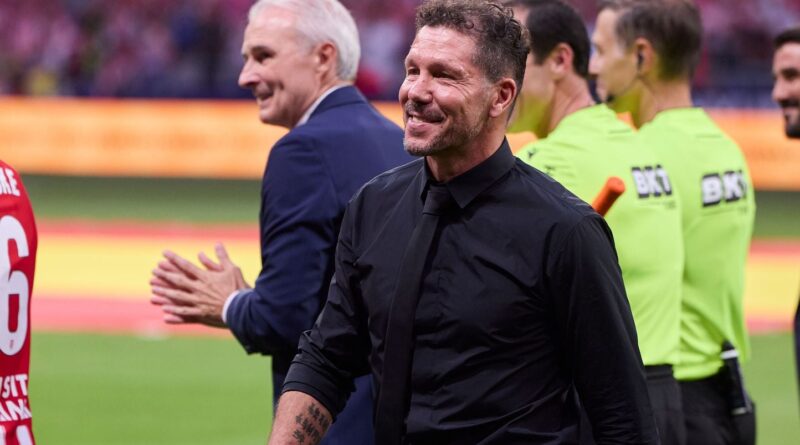 Atlético de Madrid : Julian Alvarez insulté par le public, abandonné par Simeone