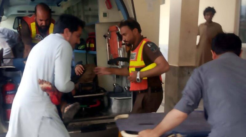 Attentat suicide au Pakistan : 13 morts et 22 blessés lors d'une manifestation.