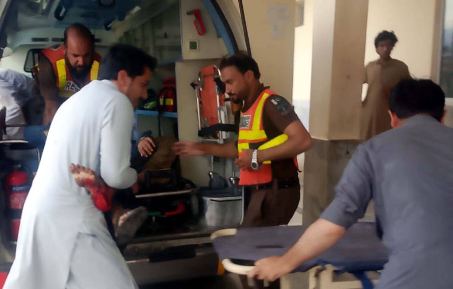 Attentat suicide au Pakistan : 13 morts et 22 blessés lors d'une manifestation.