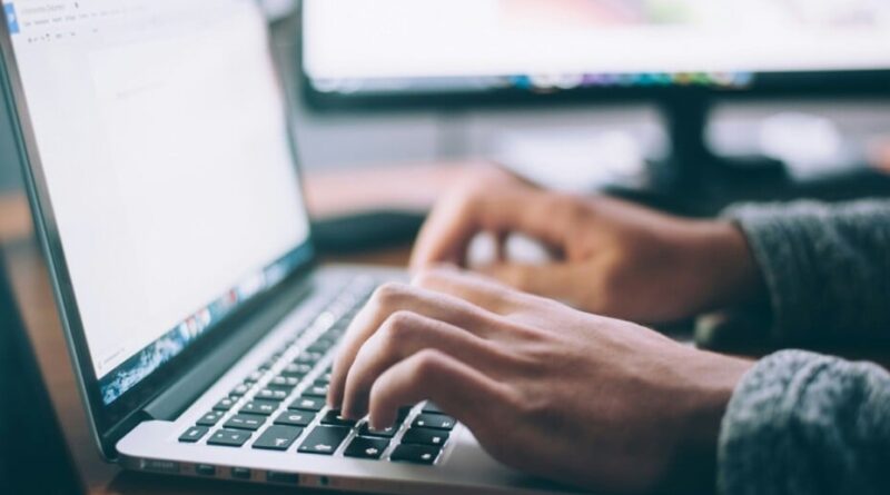 Bannissement numérique : les peines infligées à Naruto et Safine expliquées
