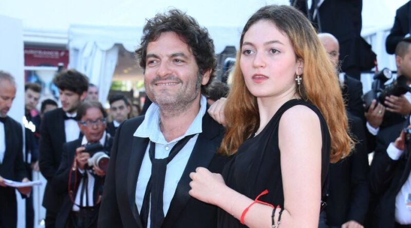 Billie Chedid, fille de Matthieu Chedid, s'oppose aux défenseurs des « nepo babies »