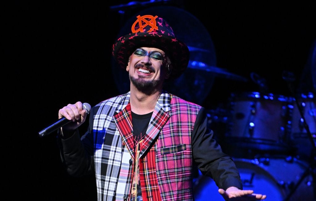 Boy George suscite la controverse avec une chanson pro-Israël créée par IA