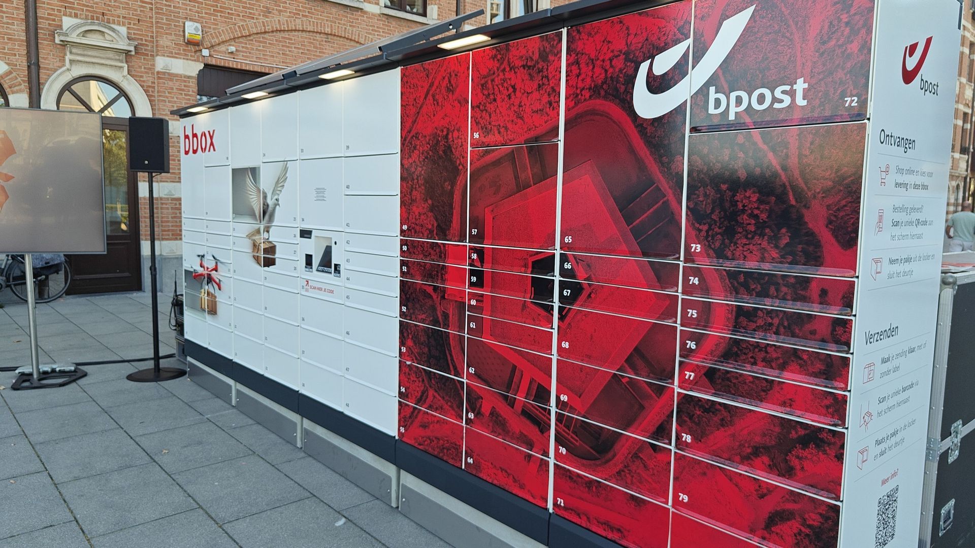 Bpost privilégie ses distributeurs automatiques de colis aux librairies et points colis.