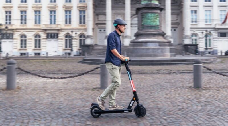 Bruxelles : interdiction des vélos et trottinettes en libre-service à cause d’un concurrent évincé