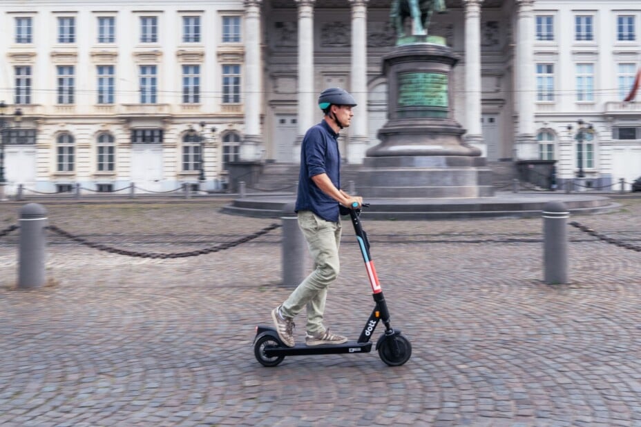 Bruxelles : interdiction des vélos et trottinettes en libre-service à cause d’un concurrent évincé