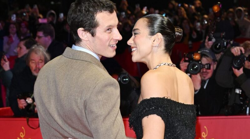 Callum Turner et Dua Lipa prêts à fonder une famille et « élever des enfants »