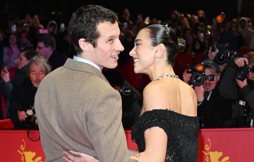 Callum Turner et Dua Lipa prêts à fonder une famille et « élever des enfants »