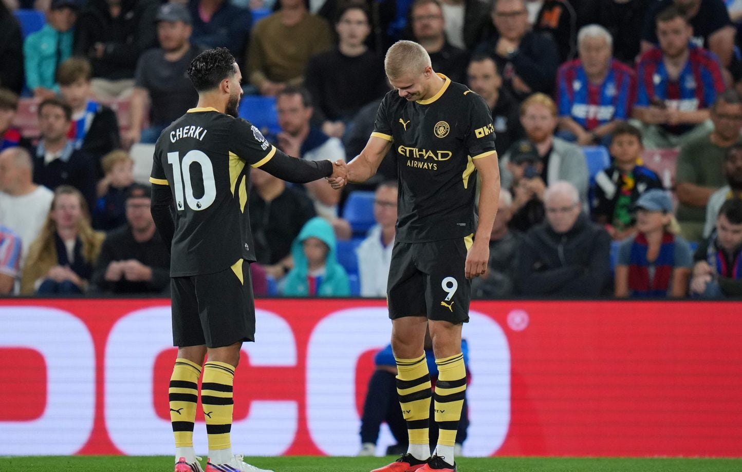 « Cherki, génie du match, inscrit un doublé contre Palace en Premier League »